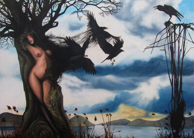 dipinto con figura di donna in albero e corvi