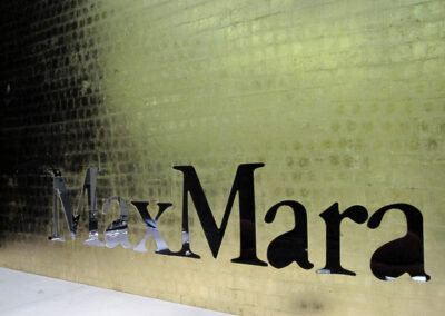 scenografia maxmara quinta con logo